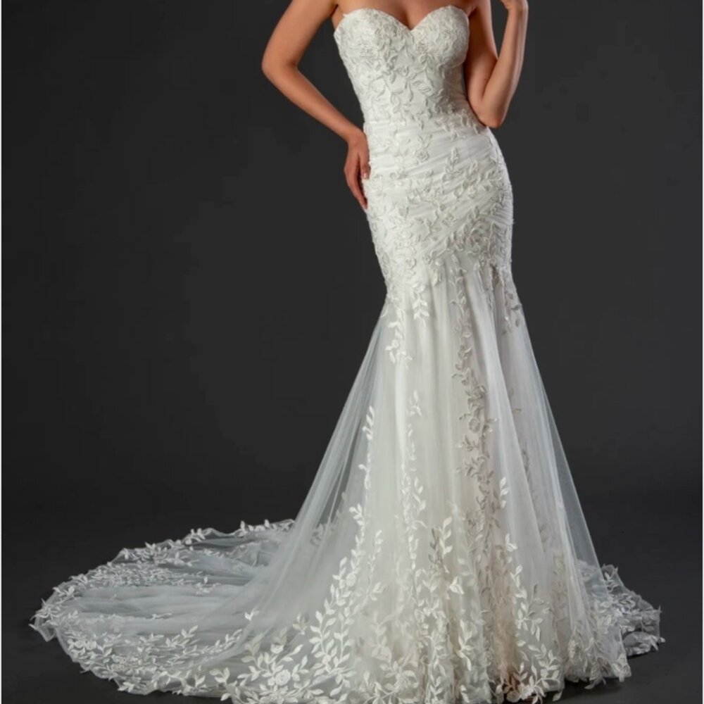 Stella Couture 21080 Fit and Flare Wedding Dress Size 20